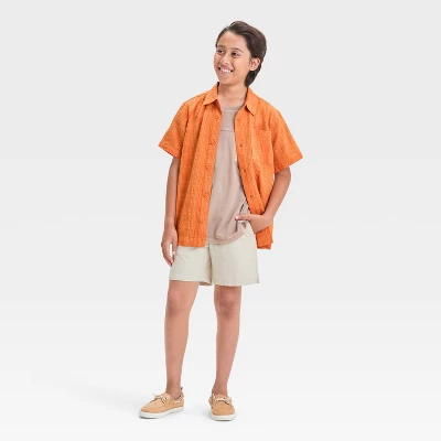 Boys' Short Sleeve Solid Seersucker Button-Down Shirt - Cat & Jack™ 4 Boys' Short Sleeve Solid Seersucker Button-Down Shirt - Cat & Jack™ - Image 2